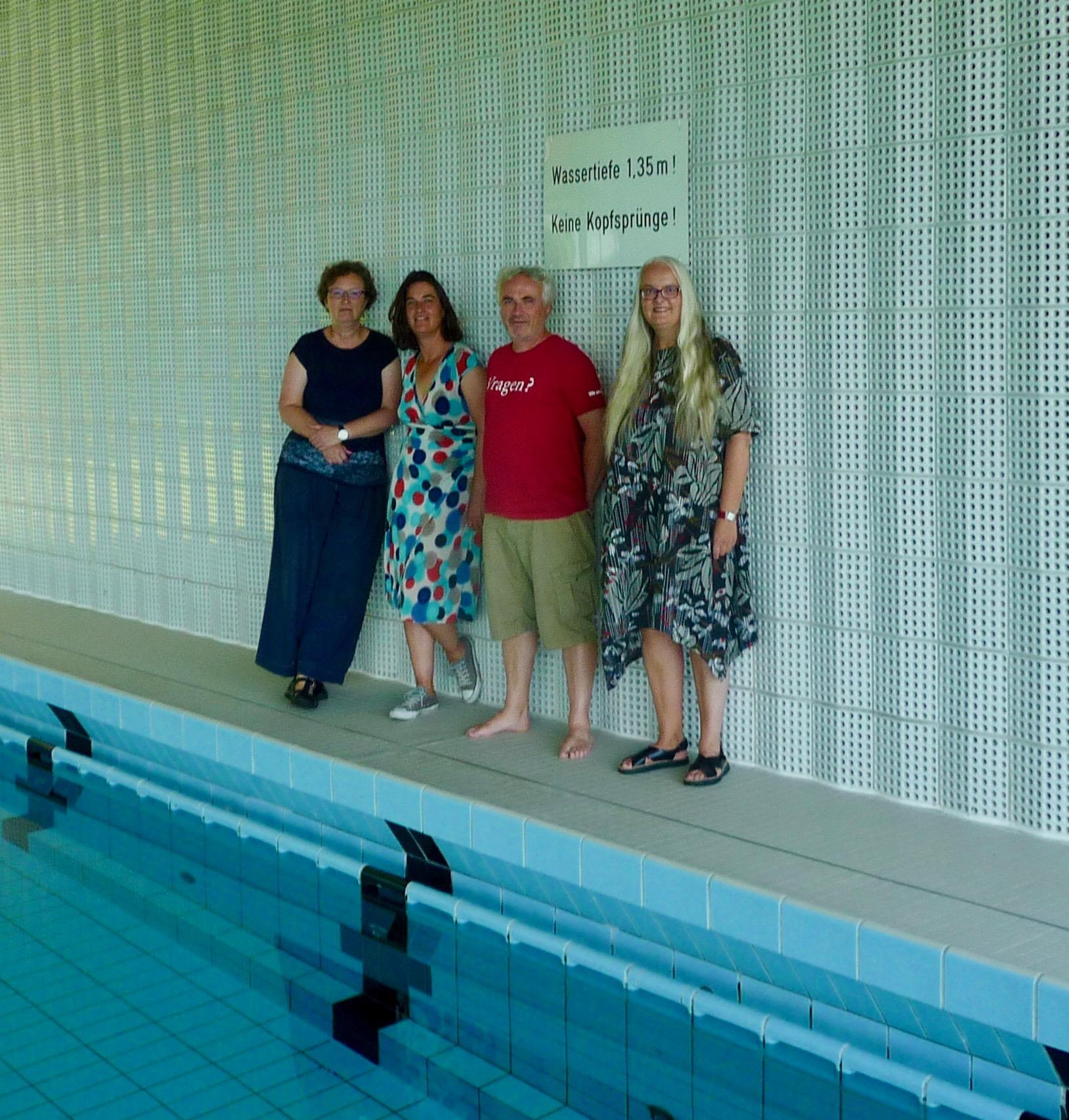 Spa team at the ZiF pool