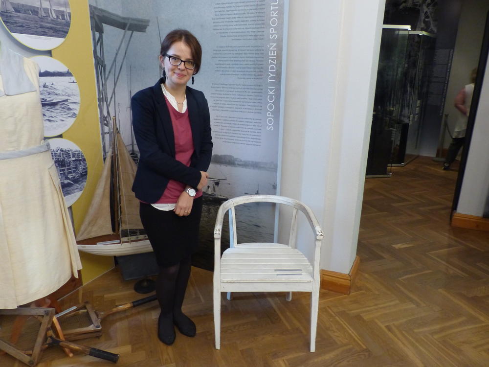 Jagoda Załęska-Kaczko explaining the history of the chair